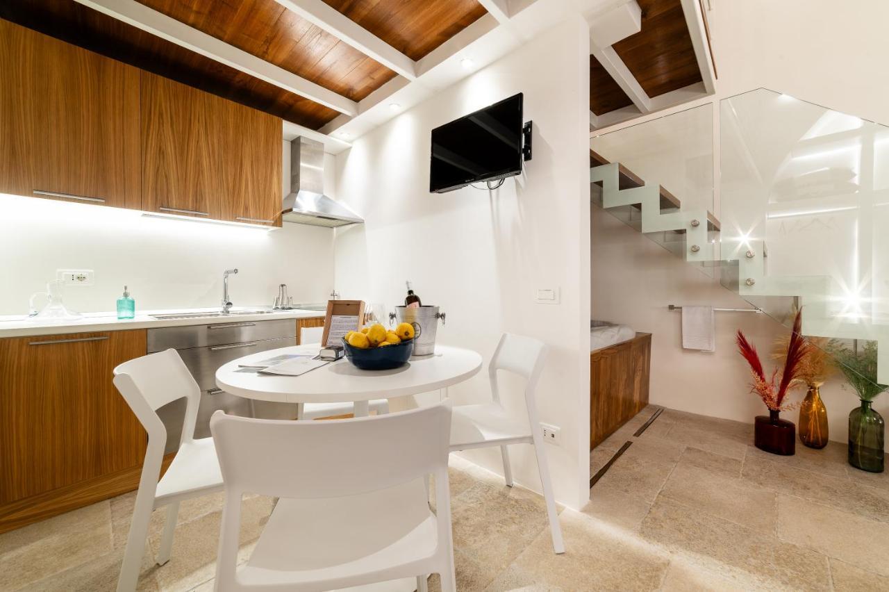 Old Court Luxury Suite&Spa By Monholiday Monopoli Ngoại thất bức ảnh